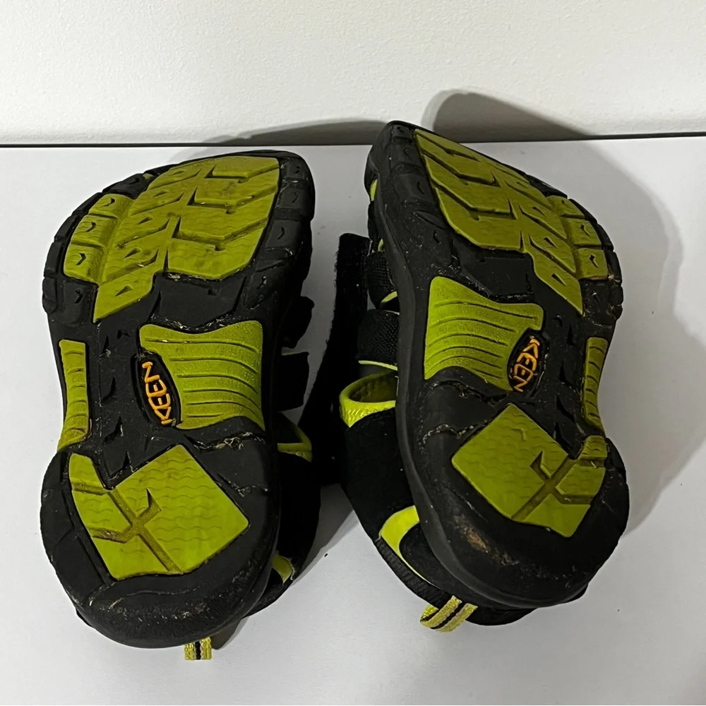 Keen Newport Black Green Waterproof Hiking Sport Sandals - Picture 6 of 6
